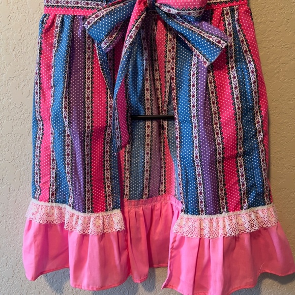 Sweet Handmade Half Apron with Vintage-Inspired Charm! - Picture 5 of 6